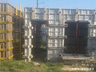 簡單幾句告訴你什么叫預(yù)制清水混凝土掛板和他的幾點優(yōu)點